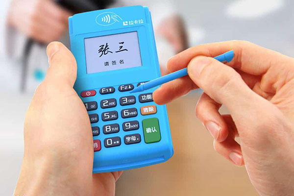 pos机能绑定银行卡吗（pos机绑自己的储蓄卡有影响吗）